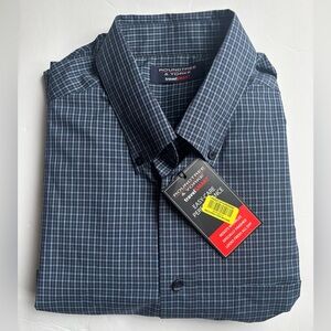 NWT Roundtree & Yorke TravelSmart Mens Blue Plaid Short Sleeve Shirt L